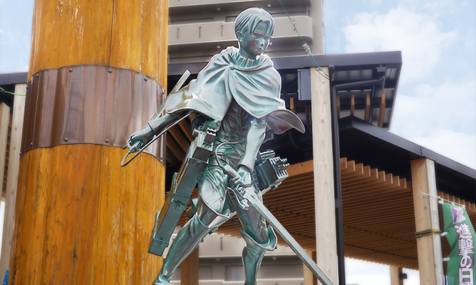 日田駅にあるリヴァイ兵長の銅像