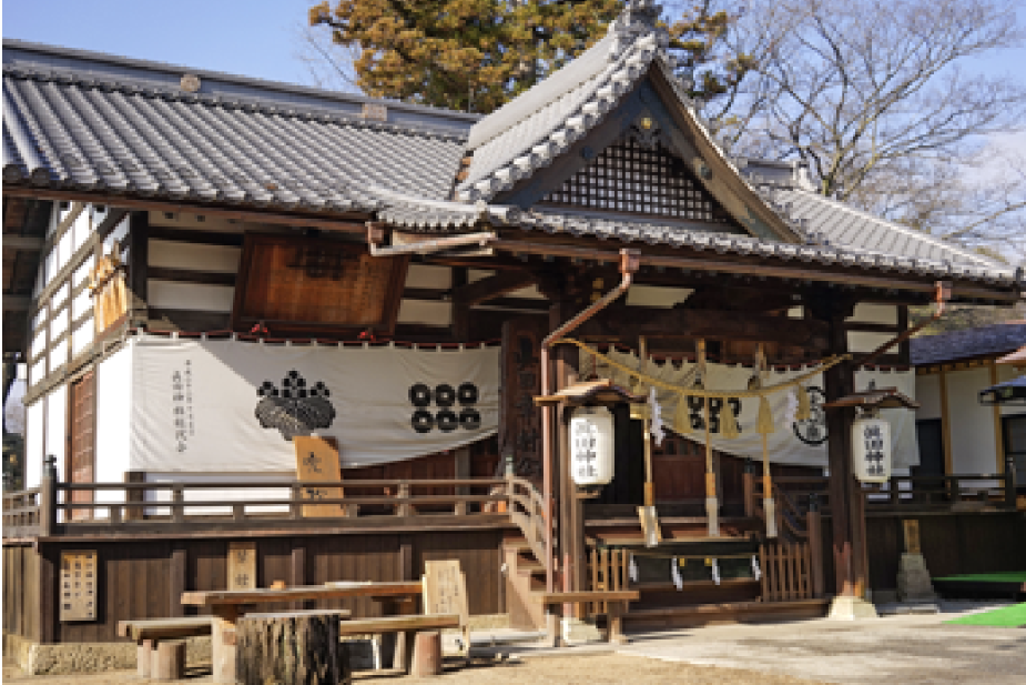 細田守監督が神木隆之介さん、桜庭ななみさんと大ヒット祈願をした神社。